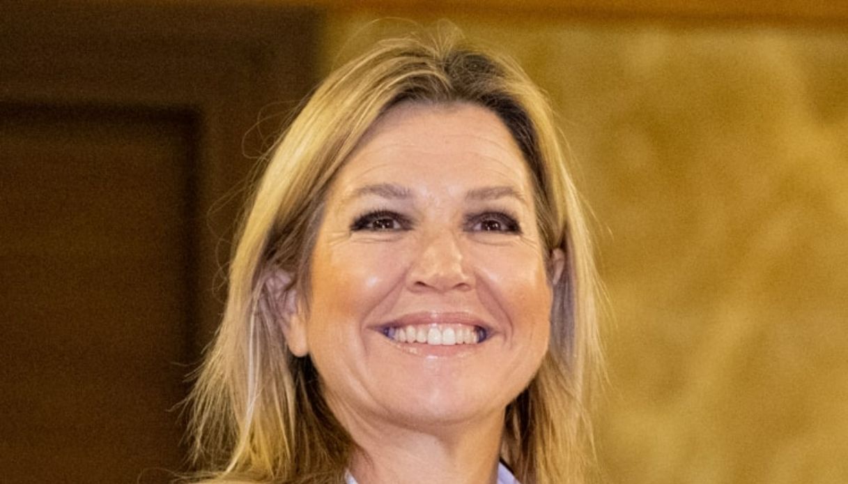 Maxima d’Olanda in bermuda e mocassini, è lei la Regina più audace