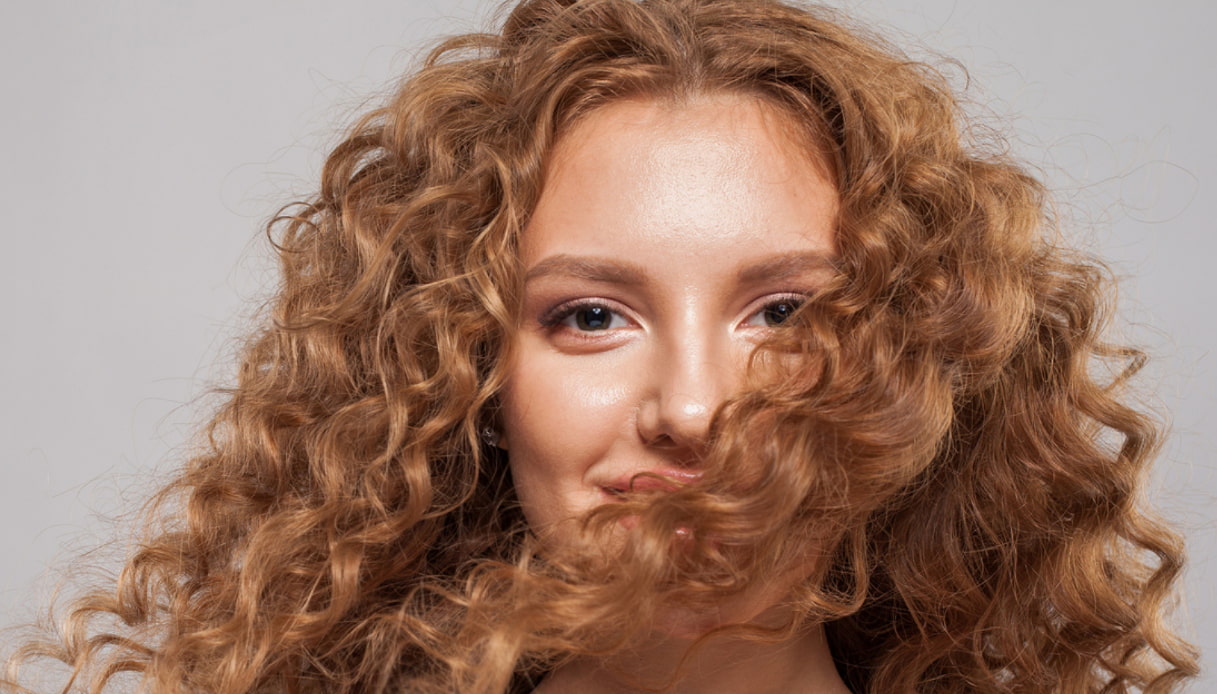 Addio alle doppie punte. Il siero riparatore al miele sta scaldando le classifiche. E può essere tuo a meno di dieci euro