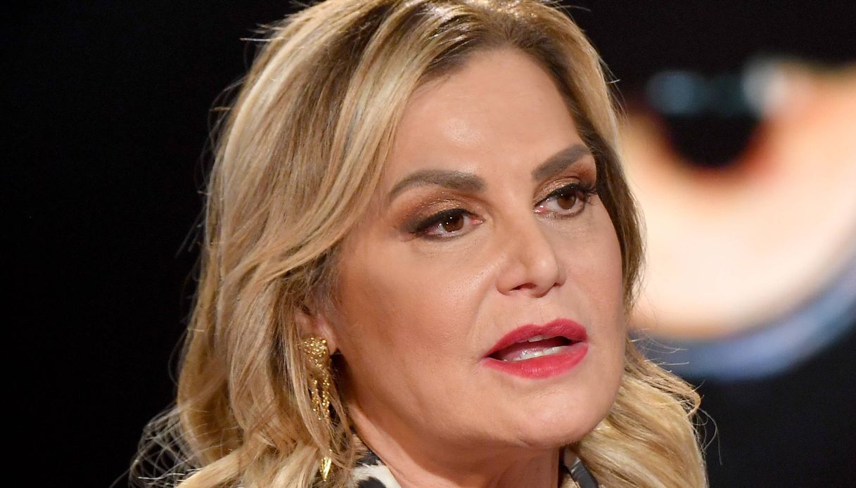 Grande Fratello, Domenico zittito dalla madre di Benedetta. E Simona Ventura si arrabbia