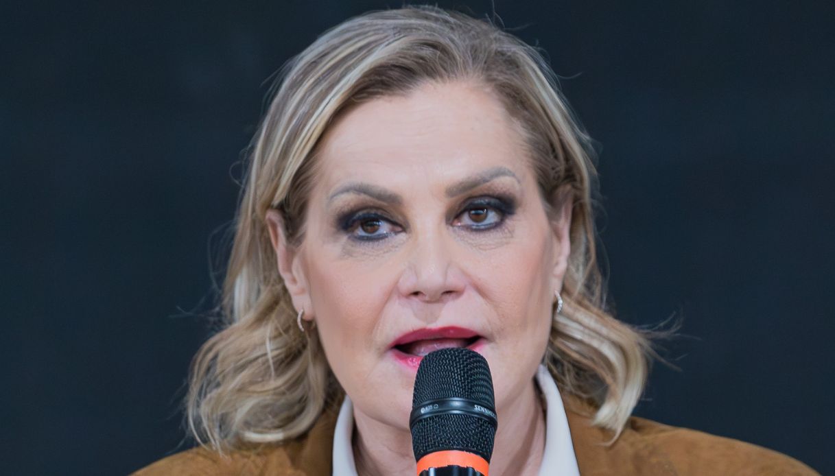 Canale 5 cambia la programmazione, cancellata la striscia del GF: al suo posto La forza di una donna