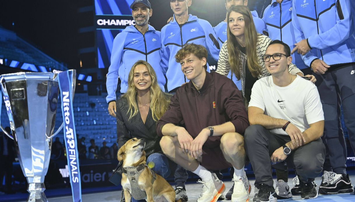 Sinner festeggia con Laila e il cane Snoopy