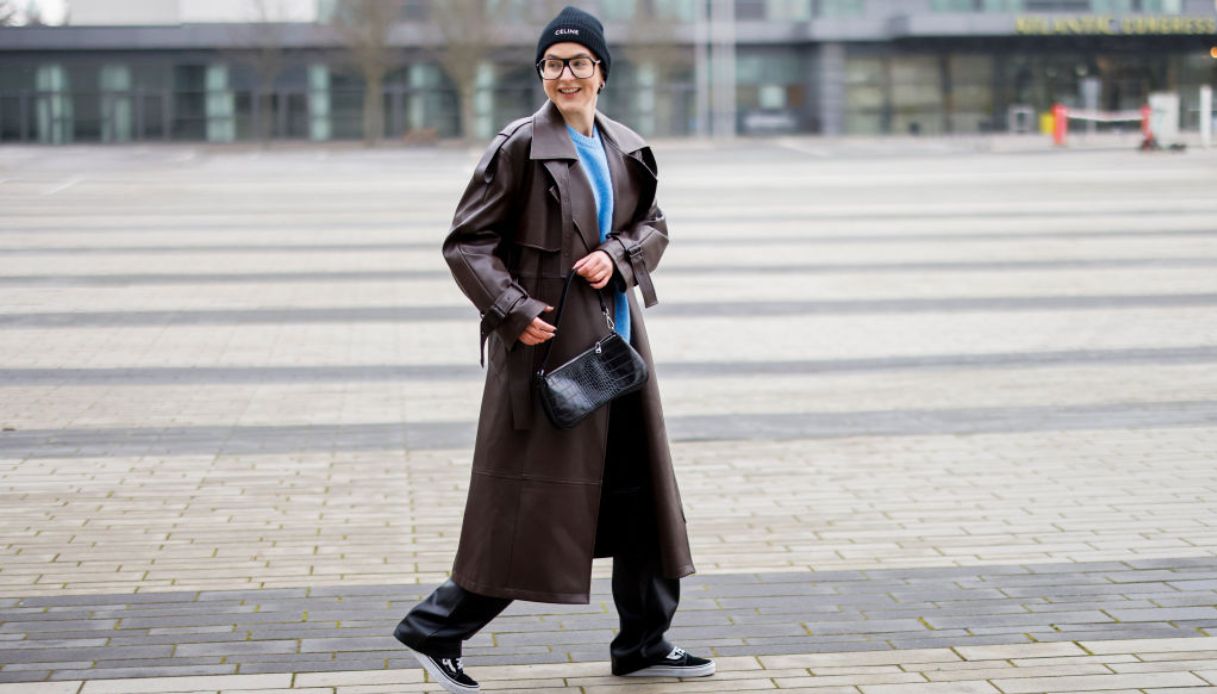 Le sneakers più iconiche black&white si abbinano con tutto: 5 modelli in sconto da comprare subito