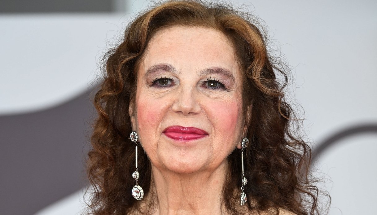 Stefania Sandrelli, dal flirt con De Niro al dolore per suo fratello: “Ho amato 3 uomini”