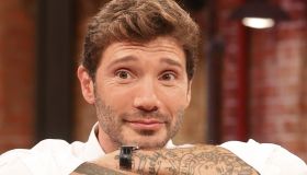 Affari Tuoi, Stefano De Martino commuove la concorrente. Il finale è inaspettato