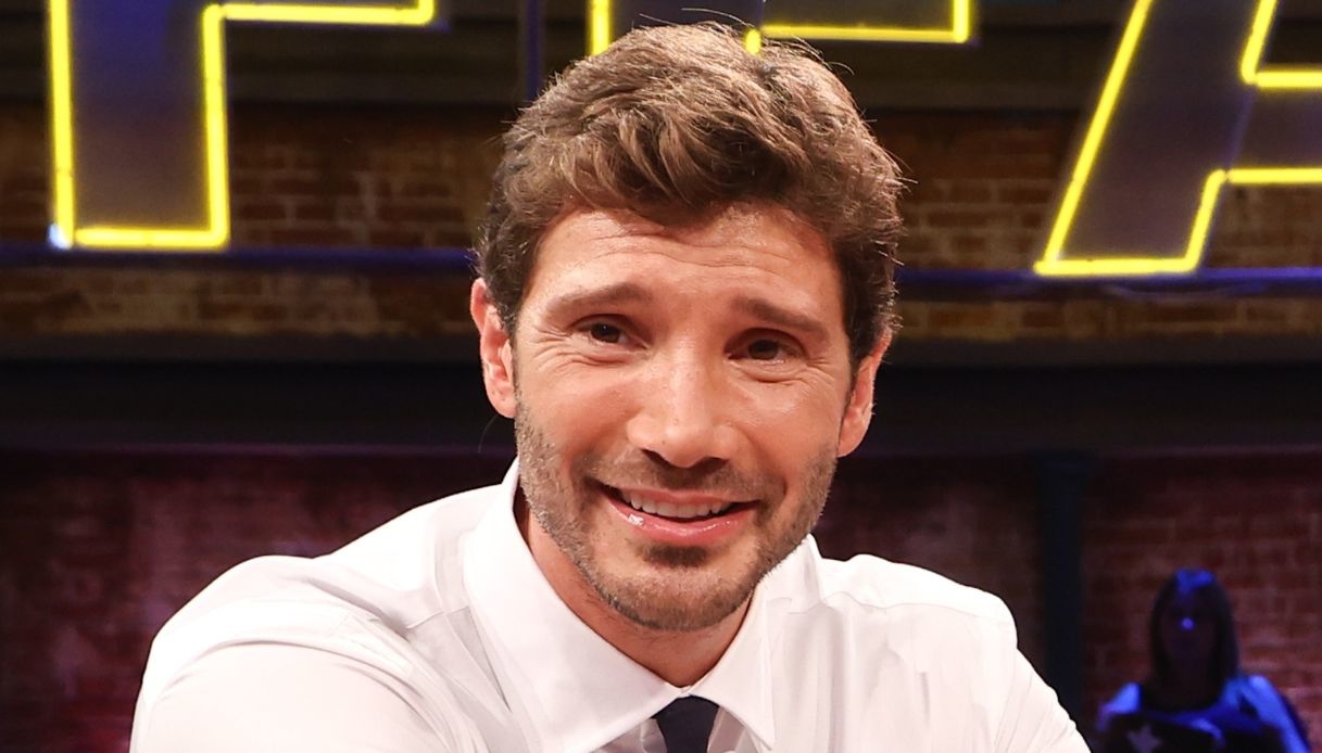 Affari Tuoi, Stefano De Martino deluso: “Non è iniziata nel migliore dei modi”. Il sogno infranto