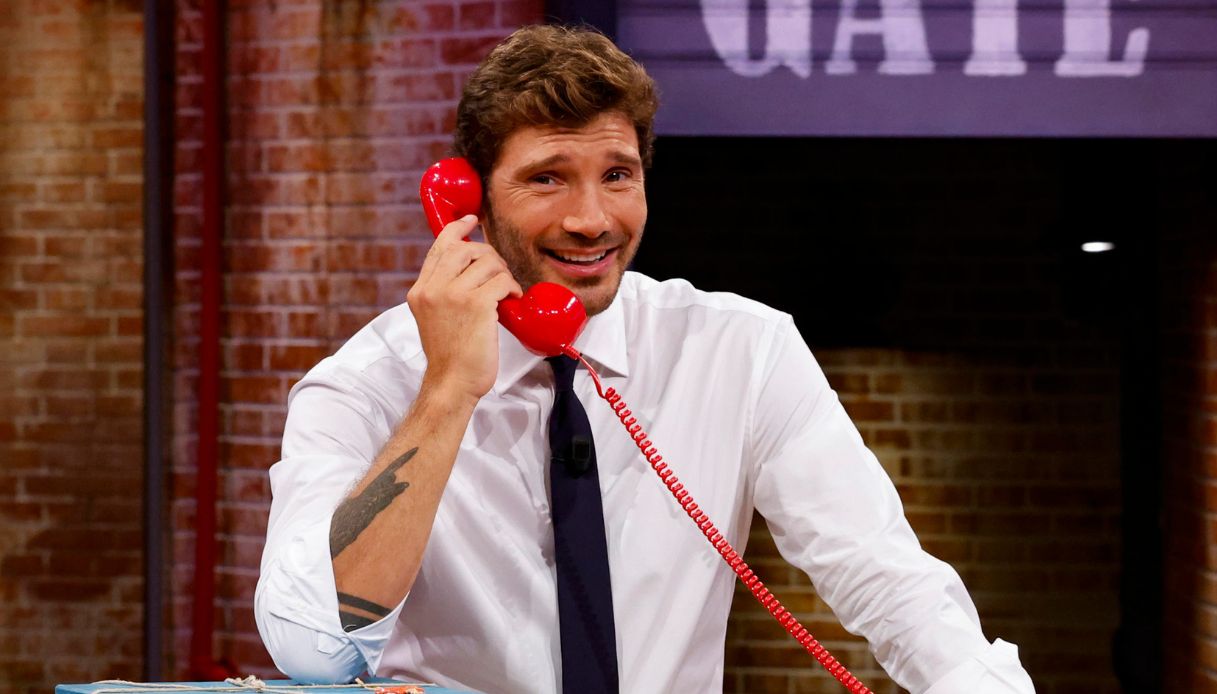 affari tuoi la rai posticipa e taglia lo show di de martino ma lui non si arrende da Dilei.it affari tuoi la rai posticipa e taglia lo show di de martino ma lui non si arrende