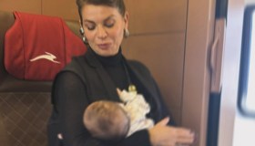 Alessandra Amoroso, la prima foto a due mesi dal parto in viaggio con Penny ed Emma