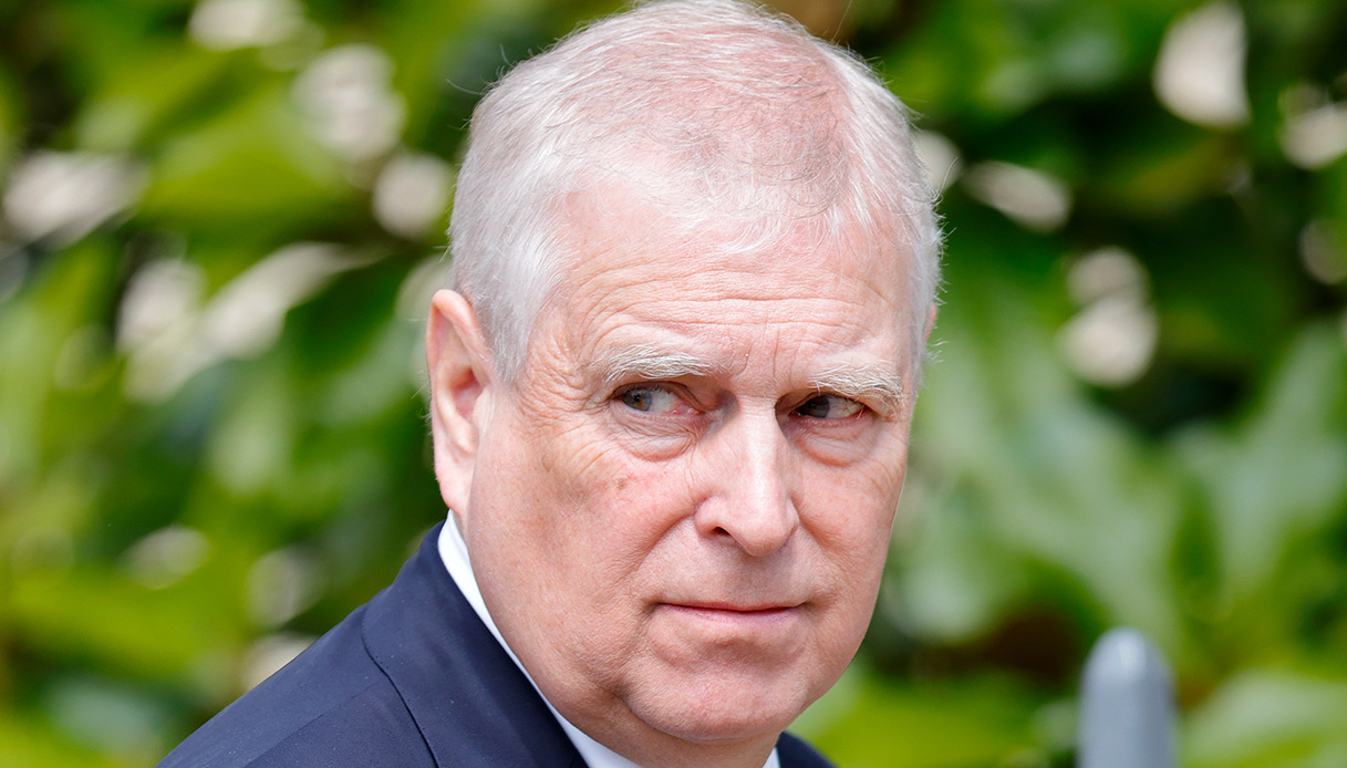 re carlo andrea fugge ad abu dhabi in una villa da 13 milioni di dollari