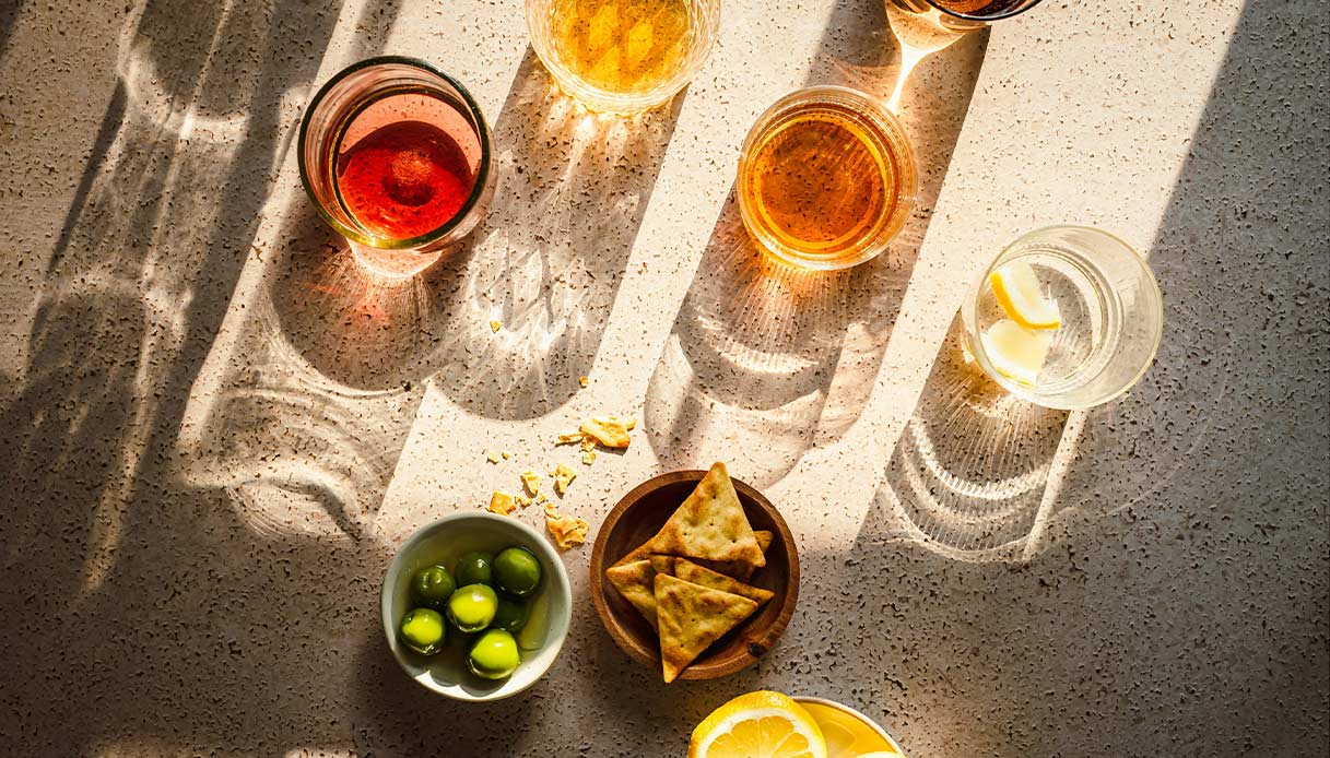 Zona cocktail in casa, idee per creare un angolo bar elegante e funzionale