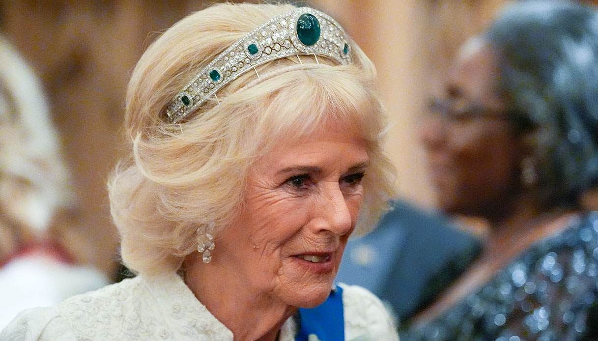Re Carlo, il ricevimento a Palazzo senza Kate Middleton e la tiara della discordia di Camilla