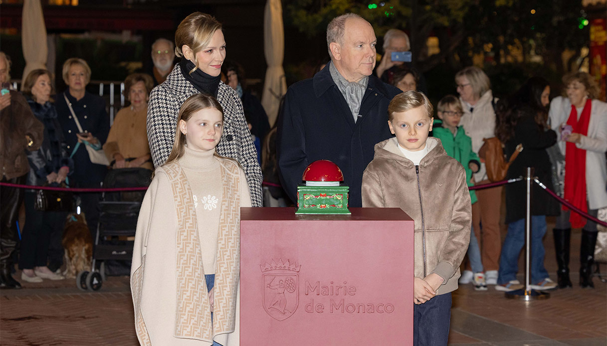 Charlene di Monaco Alberto di Monaco gemelli luci natale