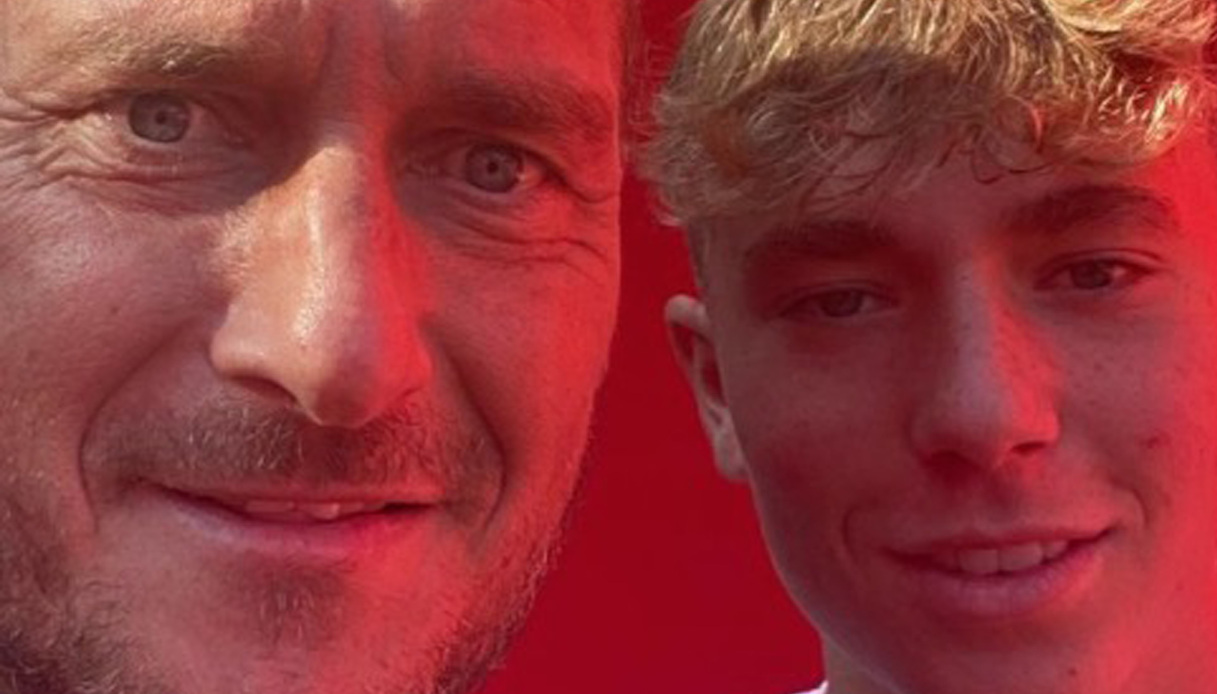 Cristian Totti compie 20 anni, gli auguri di mamma Ilary Blasi e il silenzio social di Francesco Cristian Totti compie 20 anni, gli auguri di mamma Ilary Blasi e il silenzio social di Francesco