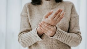 Dolori articolari, gli integratori naturali più potenti: la top 10 di antinfiammatori che Funzionano