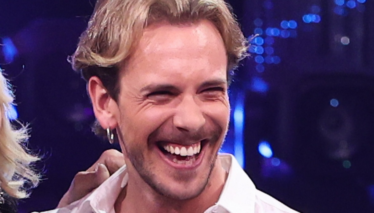 Chi è Filippo Zara, il ballerino che sostituisce Carlo Aloia a Ballando con le Stelle Chi è Filippo Zara, il ballerino che sostituisce Carlo Aloia a Ballando con le Stelle