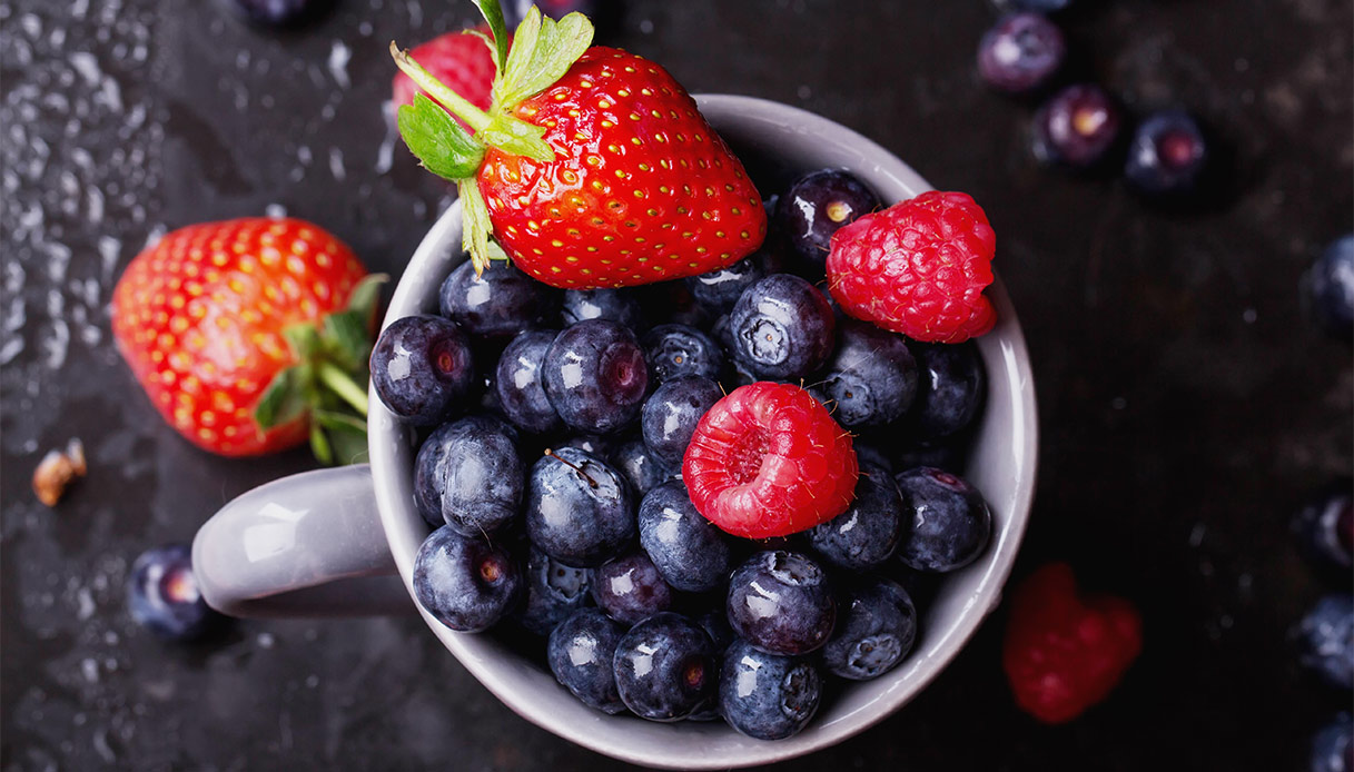 Cacao, mele, frutti di bosco: i flavonoli (anche a basse dosi) aiutano la memoria e sono antistress