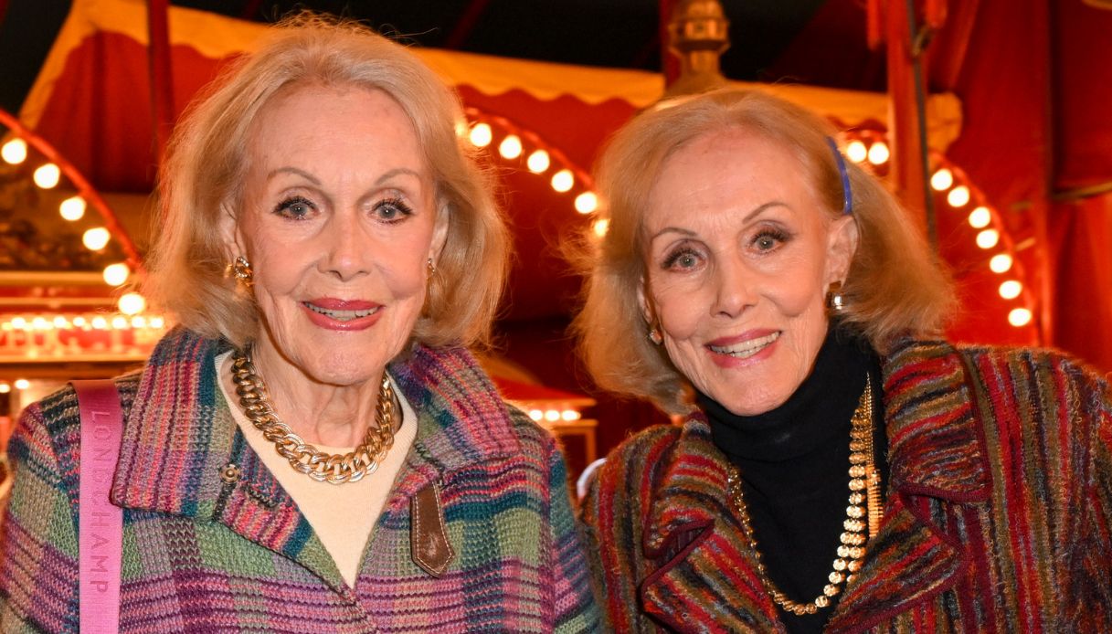 Gemelle Kessler, il ricordo di Mara Venier: “Una delle due non stava bene”. L’ultima apparizione Gemelle Kessler, il ricordo di Mara Venier: “Una delle due non stava bene”. L’ultima apparizione