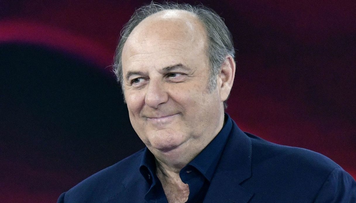 La Ruota della Fortuna, Gerry Scotti fa una follia. E su Samira: “Qualche difetto ce l’avrà”
