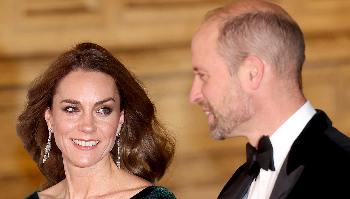 Kate Middleton, sguardi innamorati con William e l’abbraccio proibito