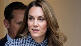 Kate Middleton rilancia l’abito pied de poule ma è fin troppo castigato
