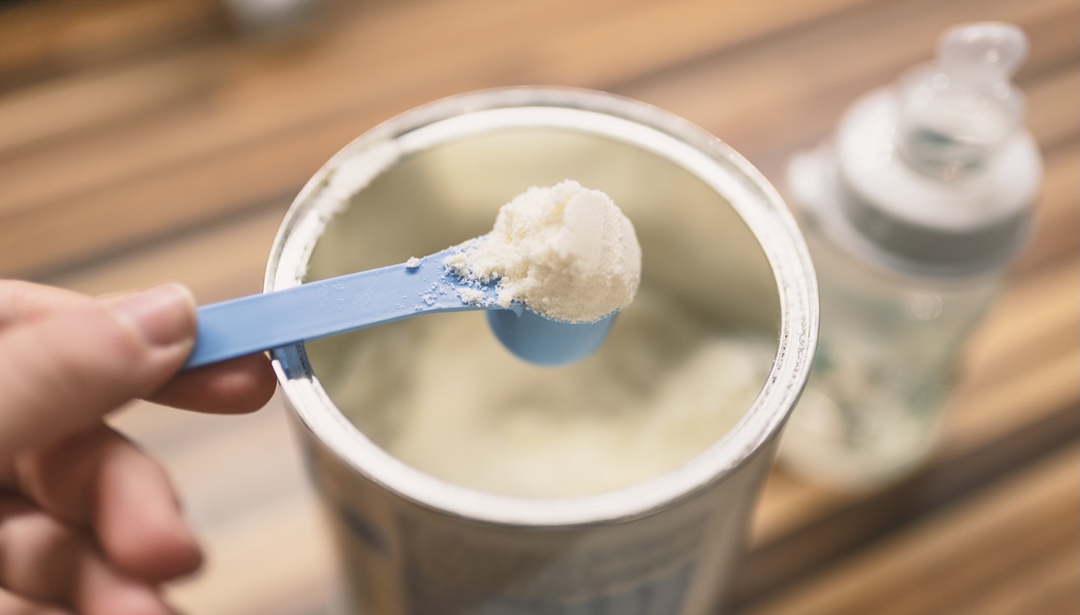 Allerta botulino nel latte in polvere, cosa dice il Ministero