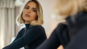 Modal e cashmere, la maglia che ti avvolge in un caldo abbraccio è già un cult. Anche in versione dolcevita