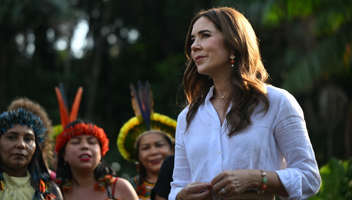 mary di danimarca il look perfetto in brasile camicia di lino e cintura in rafia da Dilei.it mary di danimarca il look perfetto in brasile camicia di lino e cintura in rafia