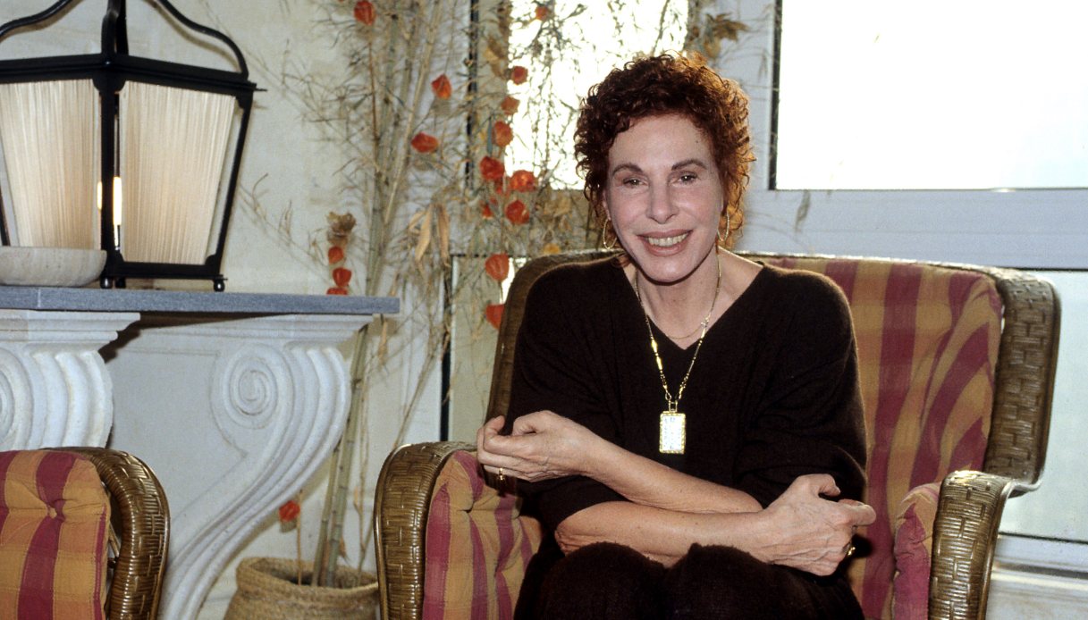 La casa di Ornella Vanoni a Milano, il rifugio “piccino” tra opere d’arte e stile in Brera