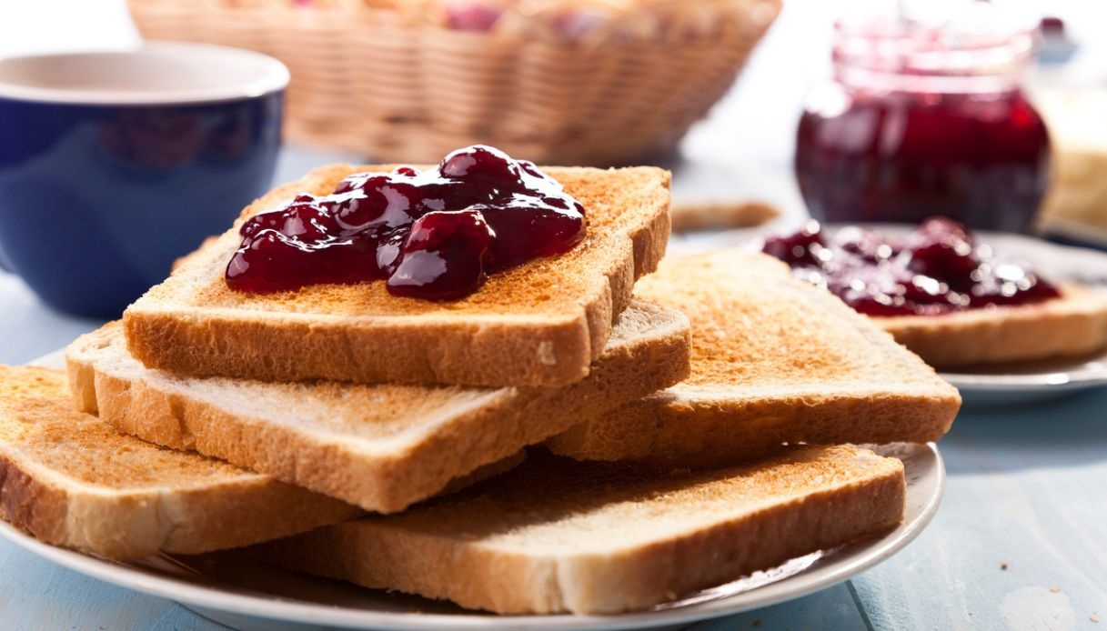 Come rendere il pane croccante senza usare il tostapane