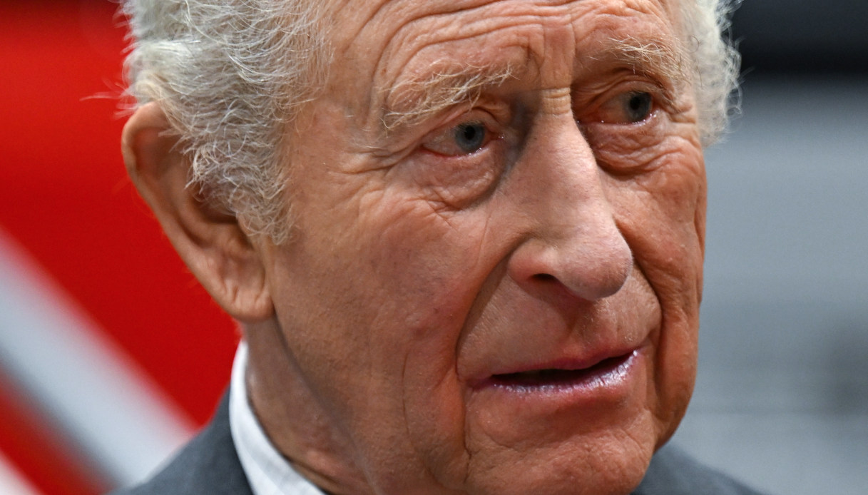 re carlo visitatori ingannati a buckingham palace la delusione dei turisti