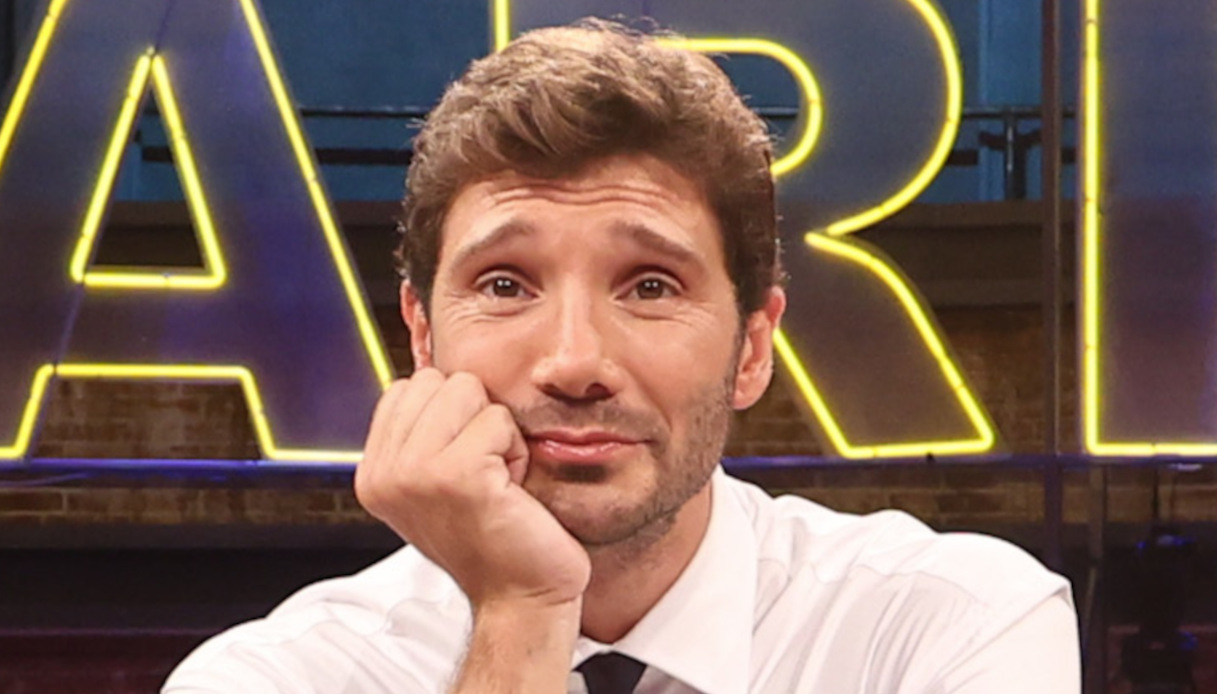 Affari Tuoi, Stefano De Martino sostituito alla conduzione: “Sempre più difficile” Affari Tuoi, Stefano De Martino sostituito alla conduzione: “Sempre più difficile”