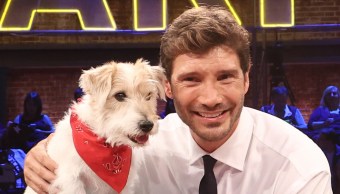 Affari Tuoi, Stefano De Martino stavolta si salva solo con un aiuto dal cielo