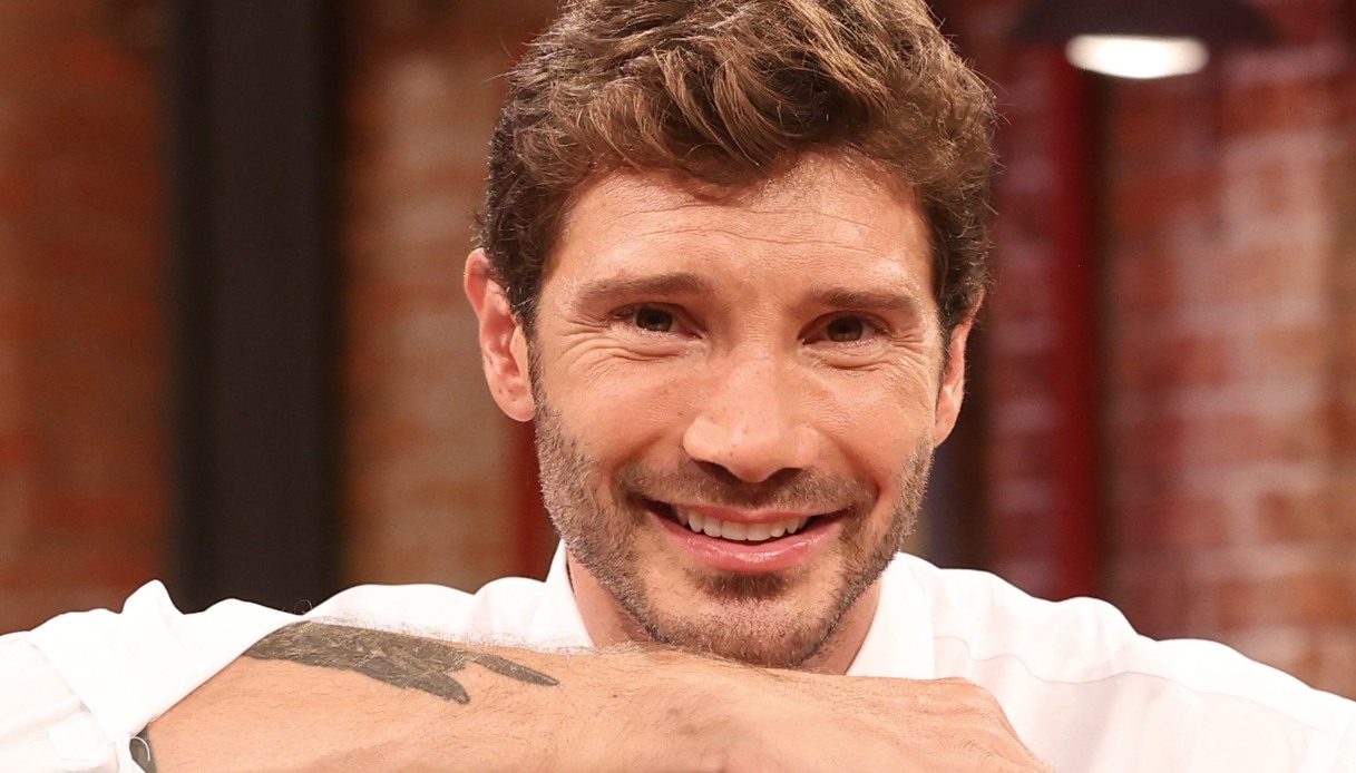 affari tuoi herbert prende il posto di de martino e porta fortuna la vittoria dei marescialli da Dilei.it affari tuoi herbert prende il posto di de martino e porta fortuna la vittoria dei marescialli