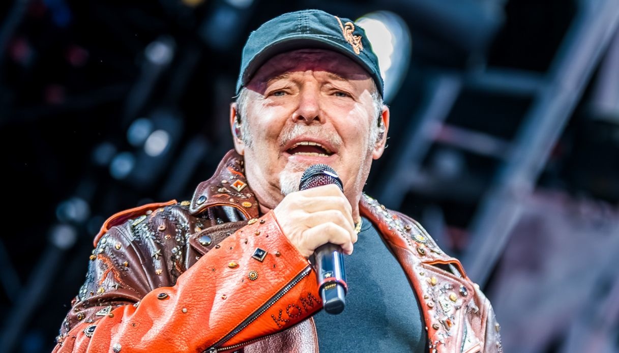 Vasco Rossi, il concerto della discordia a Ferrara: “Non lo volete?”. La polemica Vasco Rossi, il concerto della discordia a Ferrara: “Non lo volete?”. La polemica