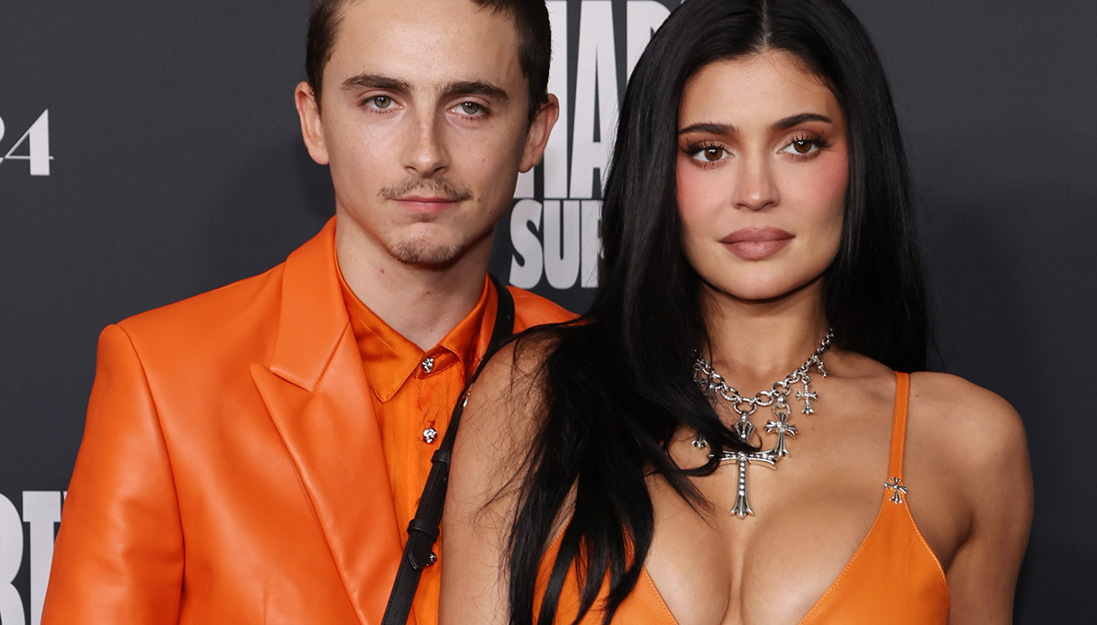 Ma quale crisi: Kylie Jenner e Timothée Chalamet coordinati e innamorati Ma quale crisi: Kylie Jenner e Timothée Chalamet coordinati e innamorati