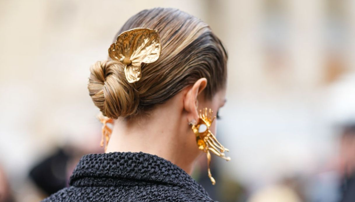 Accessori dorati per capelli