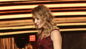 Barbara D’Urso in ospedale, incidente alla spalla durante Ballando: come sta