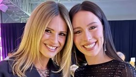 Michelle Hunziker scatenata sulla neve con la figlia Aurora e un amico speciale