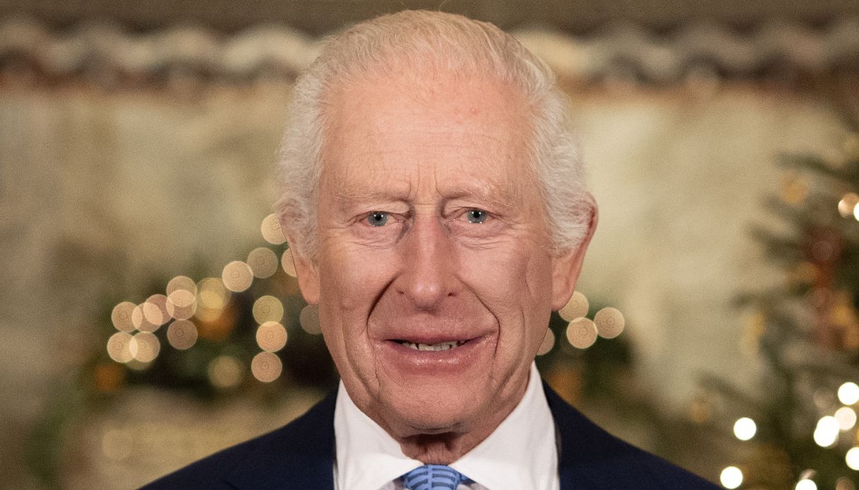 Re Carlo, le sue decorazioni natalizie fanno scalpore: ecco quanto costano