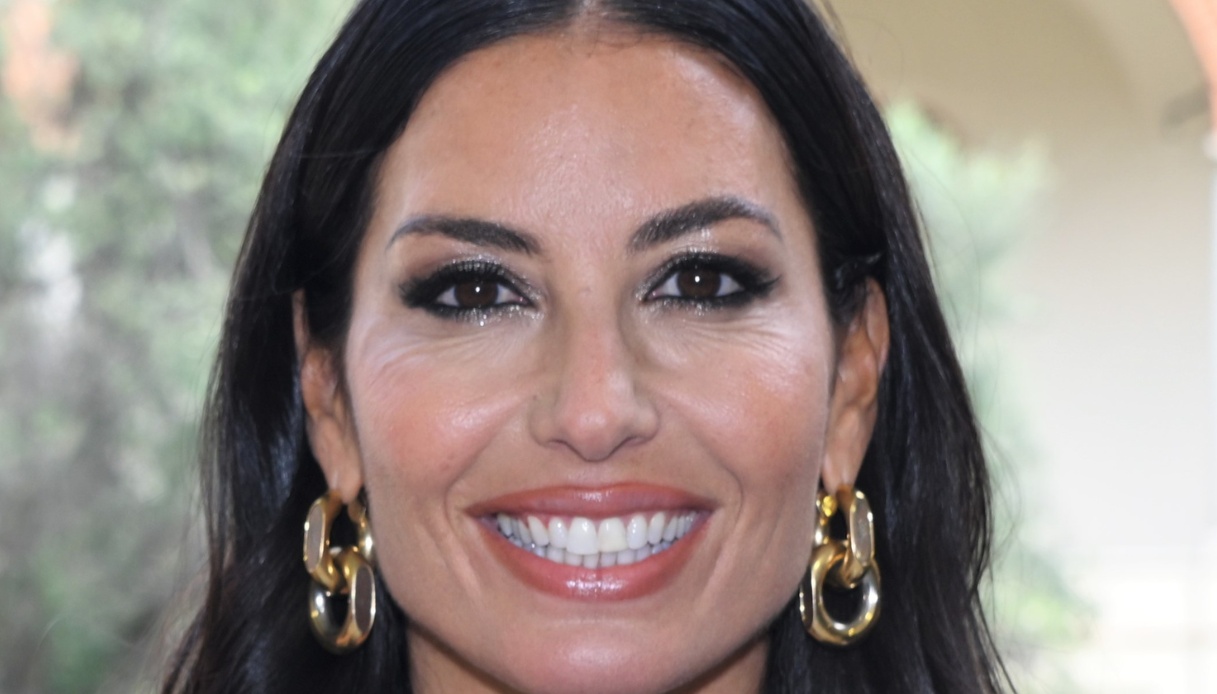 Elisabetta Gregoraci passione knitwear: i look caldi (ma stilosi) a St. Moritz Elisabetta Gregoraci passione knitwear: i look caldi (ma stilosi) a St. Moritz