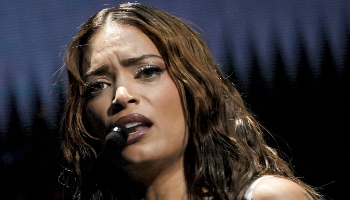 Elodie in lacrime annuncia: “Mi fermo. Ce l’ho messa tutta” Elodie in lacrime annuncia: “Mi fermo. Ce l’ho messa tutta”