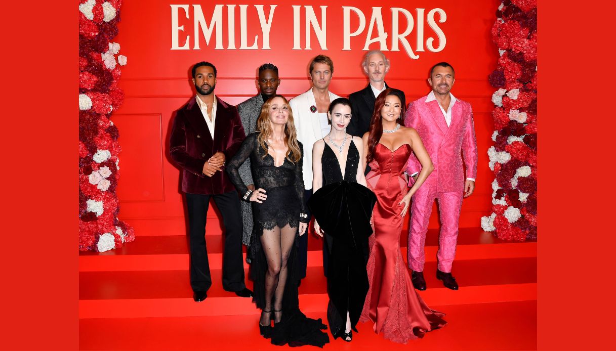 Emily in Paris 5, tutti i look très chic sul red carpet alla première di Parigi