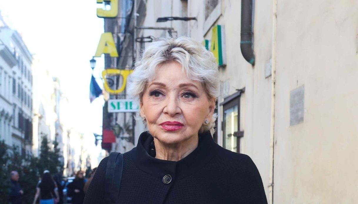 Enrica Bonaccorti è in un limbo, il tumore le era stato nascosto: “La risposta tra un mese” Enrica Bonaccorti è in un limbo, il tumore le era stato nascosto: “La risposta tra un mese”