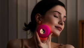 Addio pelle spenta, il dispositivo viso che lavora con il calore è l’alleato beauty del momento (ora in offerta)