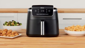 Cucina leggero e gustoso con un semplice tocco: la friggitrice 4 in 1 è l’alleata smart da avere in cucina