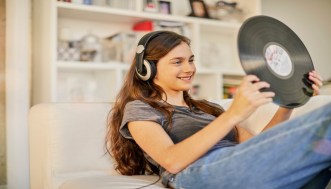 Geolier pubblica 081: testo e significato del nuovo singolo