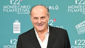 La Ruota della Fortuna, Gerry Scotti assediato dalle fan: “La signora tocca”