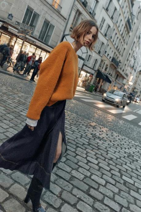 Emily in Paris 5: i look di Lily Collins (dentro e fuori dal set) che sono già un'ossessione. Come copiarli