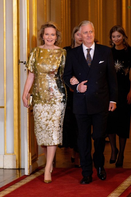 La Regina Mathilde del Belgio outfit