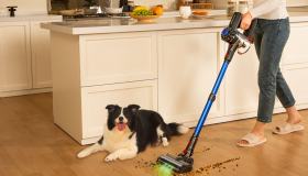 Con quasi 2mila recensioni questo aspirapolvere senza fili sta scalando le classifiche Amazon. E ora costa quasi la metà