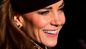 Kate Middleton con il cappotto riciclato da 2000 euro per il Natale a Sandringham